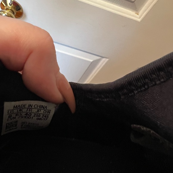 Black and pink Adidas - Picture 9 of 11